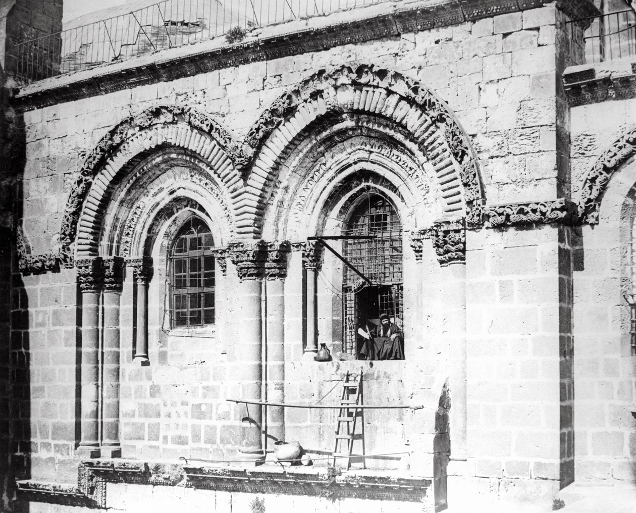 1865 में चर्च ऑफ द होली सेपल्चर के साउथ फेस में विंडो द्वारा सार्जेंट जेम्स एम। मैकडॉनल्ड्स