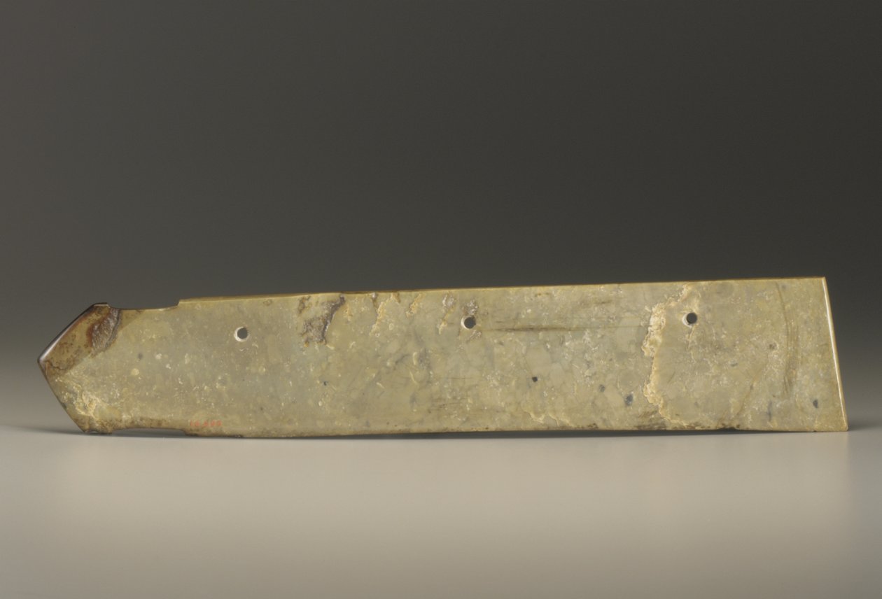 प्रकार के क्यूई (जेड) के बड़े क्लीवर के आकार की वस्तु द्वारा शांग राजवंश चीनी स्कूल