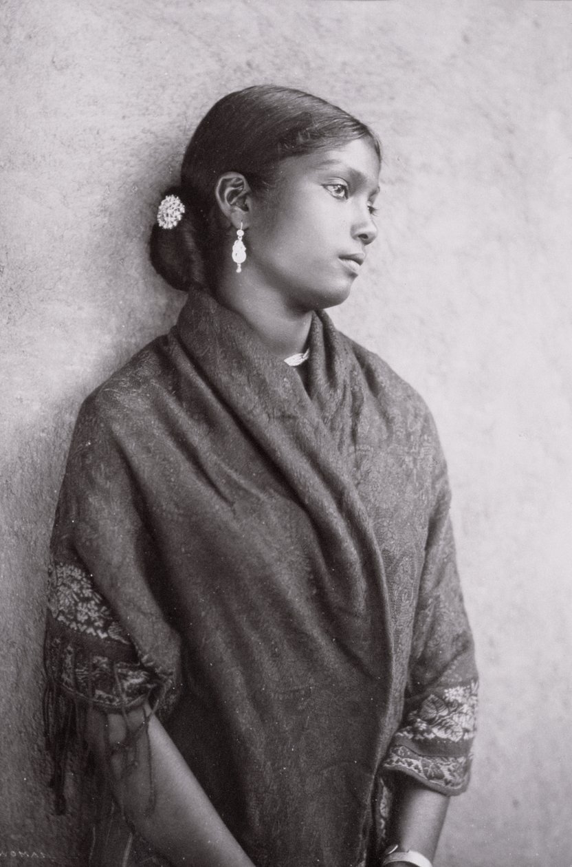 सिंहली सौंदर्य, c.1875 (एल्बम प्रिंट) द्वारा Skeen and Co.