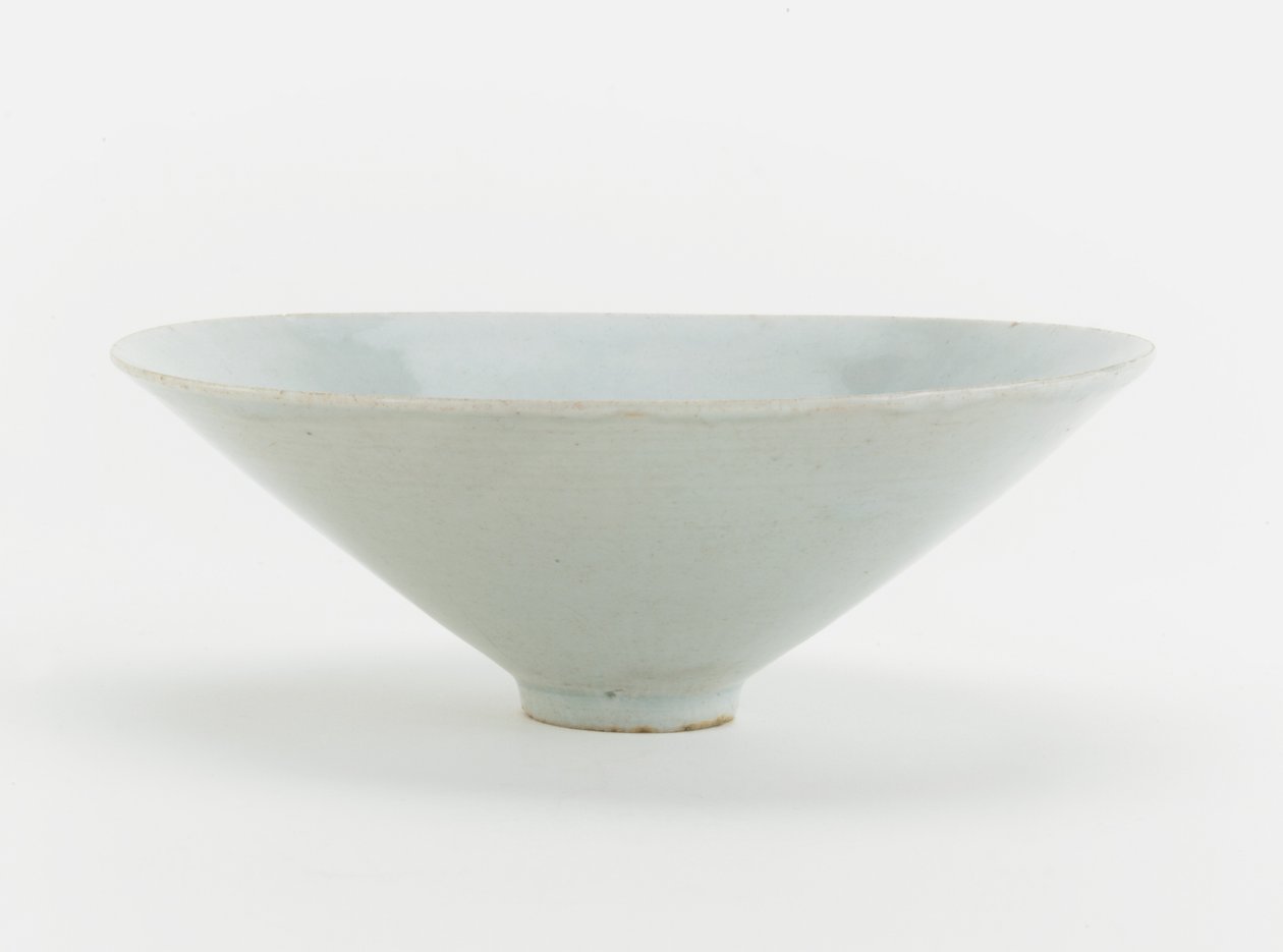फीनिक्स और फूलों के ढाले डिजाइन के साथ बाउल, c.1200 (सिरेमिक) द्वारा दक्षिणी सांग राजवंश चीनी स्कूल
