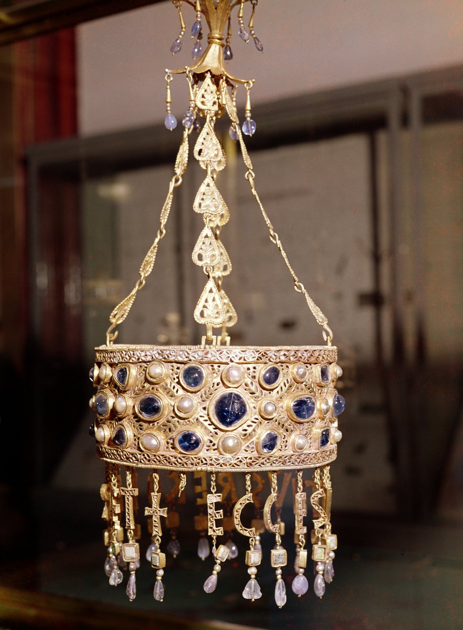 ग्वारेज़ार के खजाने से किंग रिकेश्विनथ (r.652-72) का वोट क्राउन, c.670 (सोना, रॉक क्रिस्टल, मोती और नीलम) द्वारा स्पेनिश स्कूल