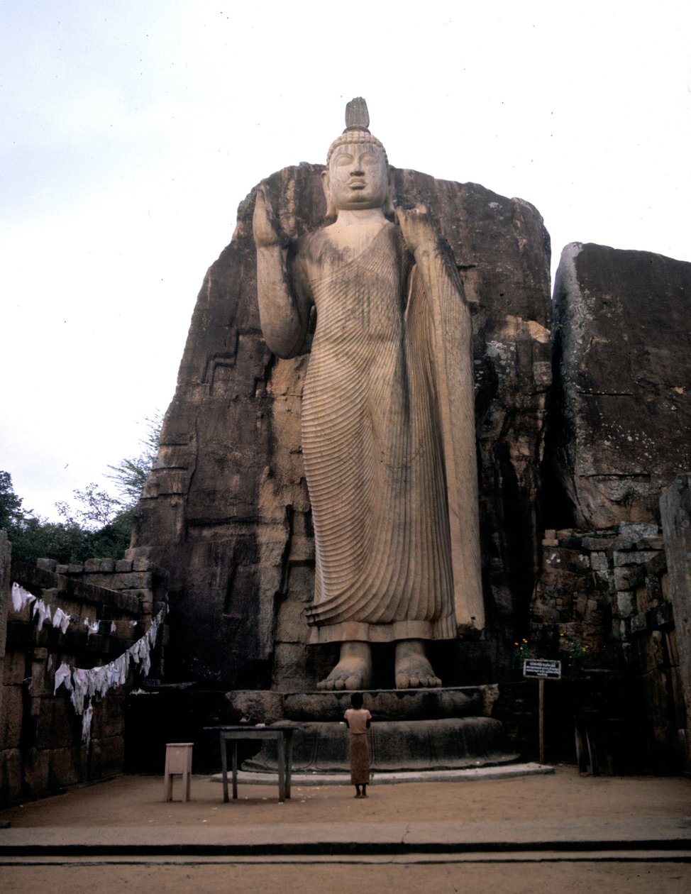 अवुकना के महान बुद्ध। श्रीलंका। 5वीं शताब्दी। द्वारा श्रीलंका का स्कूल