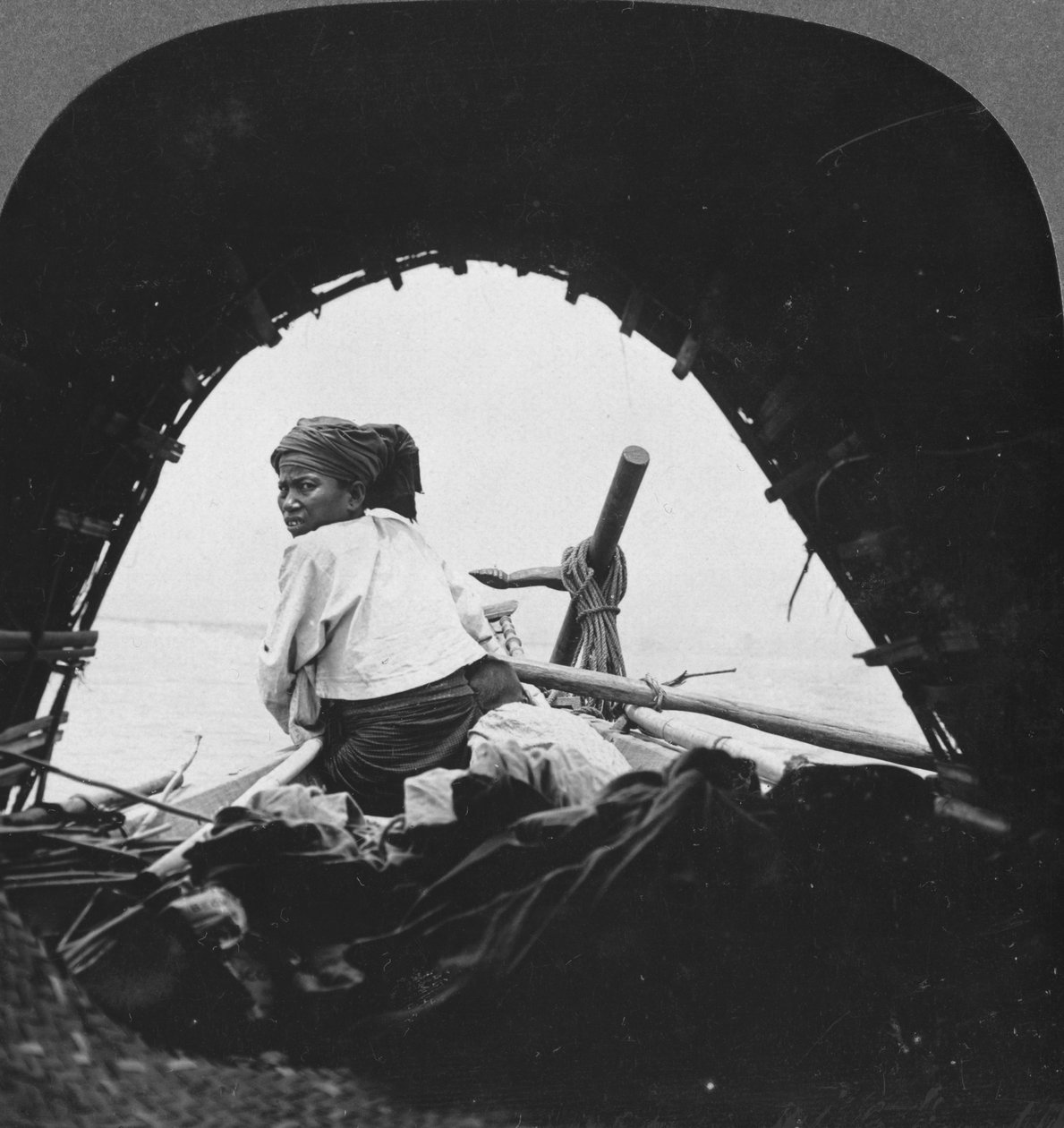 इर्वाडी नदी, बर्मा पर एक नाविक, 1908 द्वारा स्टीरियो यात्रा सह