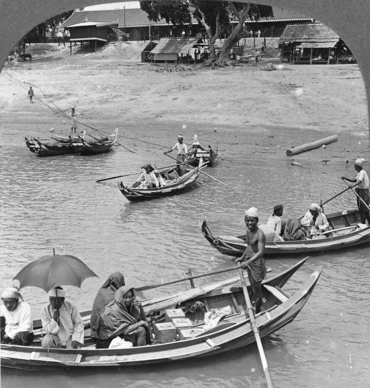 इरावदी नदी पर नावें, सागांग, बर्मा, 1908 द्वारा स्टीरियो यात्रा सह