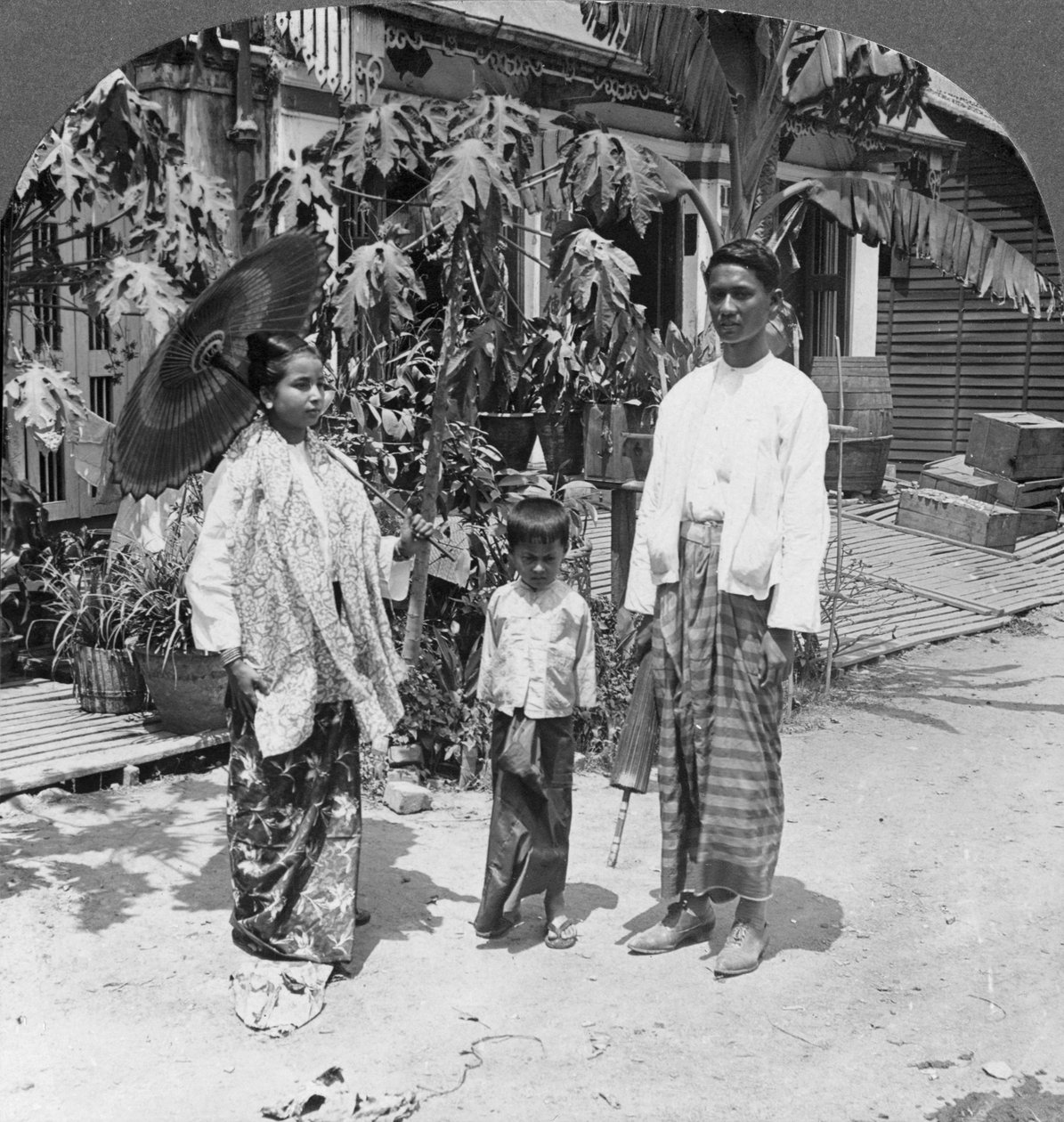 बर्मी परिवार, रंगून, बर्मा, 1908 द्वारा स्टीरियो यात्रा सह
