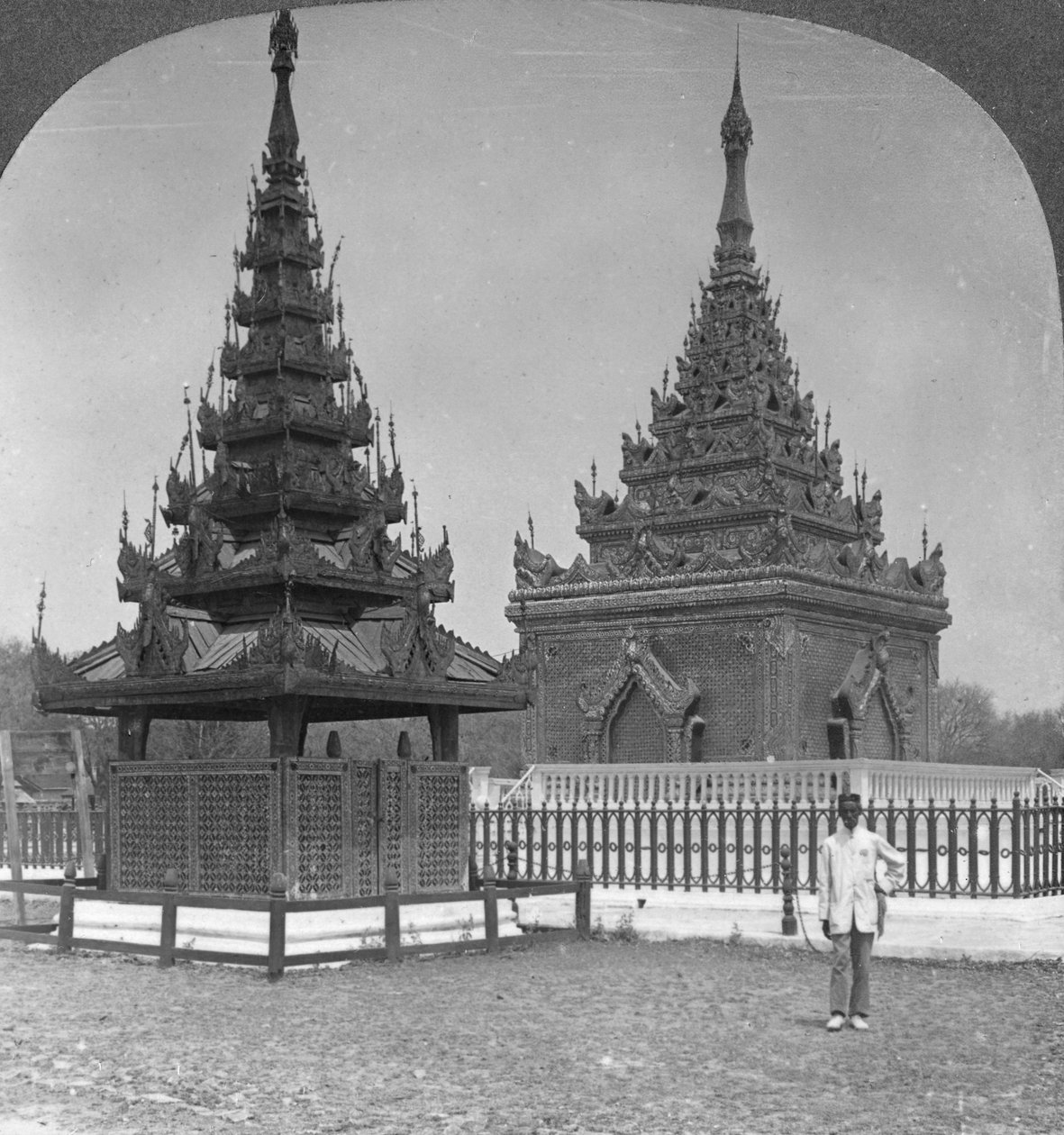 किंग माइन्डोंस टॉम्ब, रॉयल पैलेस, मंडालय, बर्मा, 1908 द्वारा स्टीरियो यात्रा सह
