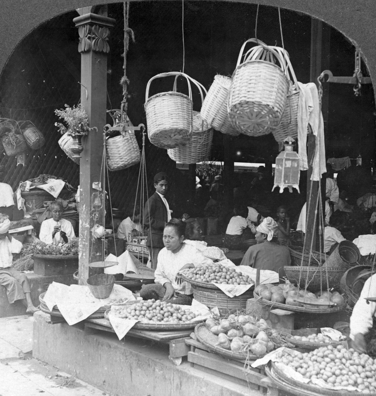 एक देशी बाजार में दुकानें, रंगून, बर्मा, 1908 द्वारा स्टीरियो यात्रा सह