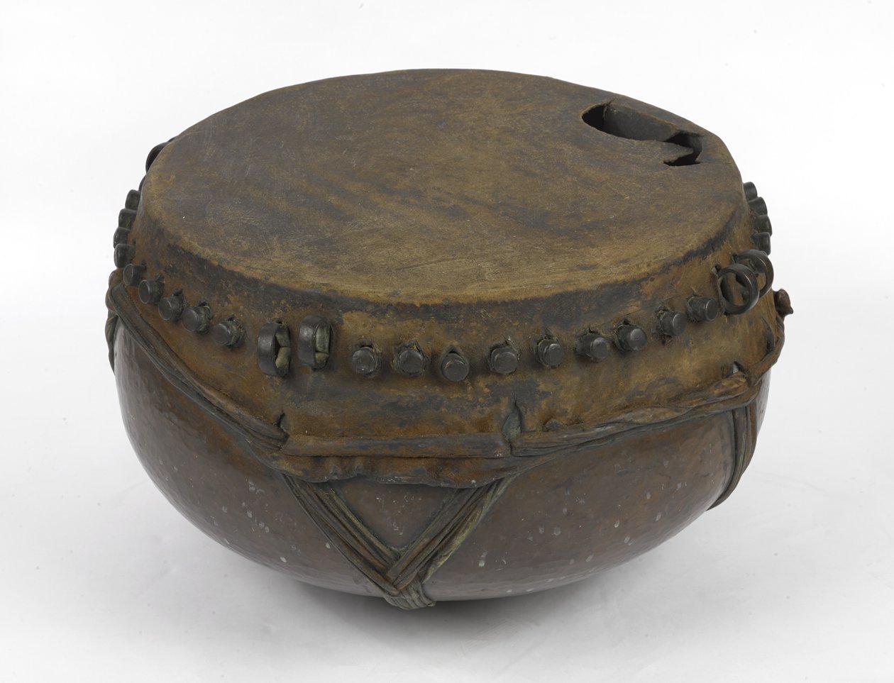 सूडानी केतली ड्रम, c.1898 (तांबा) द्वारा सूडानी स्कूल