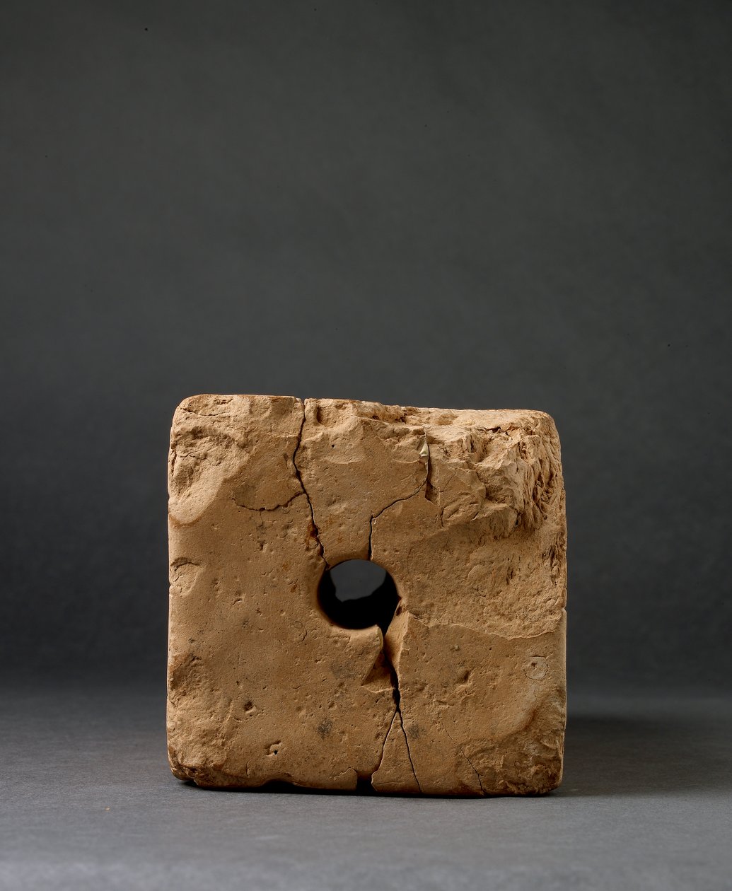 बेक्ड क्ले प्रिज्म (lood वेल्ड-ब्लंडेल प्रिज्म)) सुमेरियन किंग लिस्ट के साथ शासकों को &39;बाढ़ से पहले ’से लेकर आइसिन के राजा पाप-जादूगर (c.1827-17 ई.पू.) ने ल्युनसा से शायद, क्यूनिफॉर्म लिपि में अंकित किया। द्वारा सुमेरियन