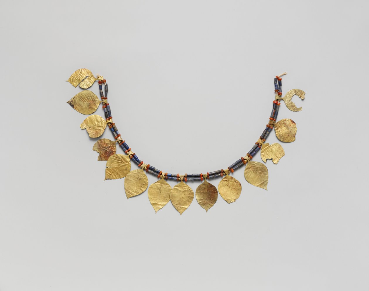 हेडड्रेस, c.2600-2500 ईसा पूर्व (सोना, लैपिस लाजुली और कारेलियन) द्वारा सुमेरियन सुमेरियन