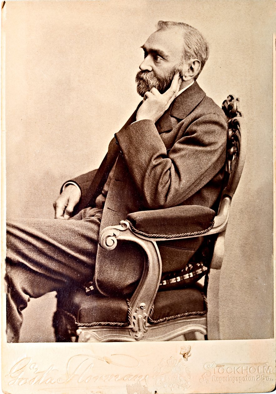 अल्फ्रेड नोबेल (1833-1896), एटेलजे फ्लोरमैन, स्टॉकहोम द्वारा। एल्बुमिन फोटो द्वारा स्वीडिश फ़ोटोग्राफ़र