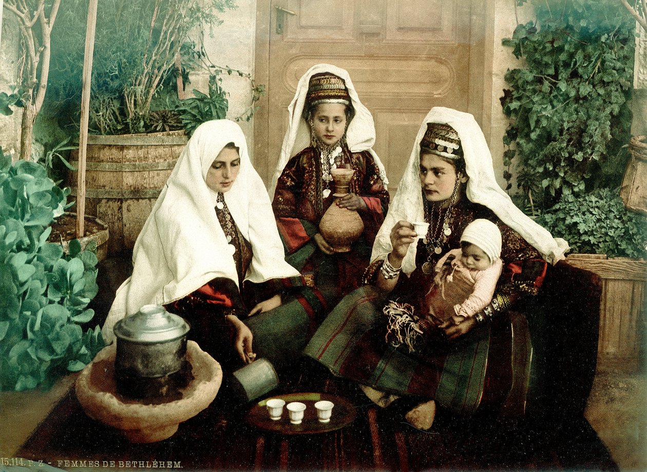 बेथलहम पीने वाली कॉफी पीने वाले अरब महिलाओं का समूह, सी .1880-1900 द्वारा स्विस फोटोग्राफर
