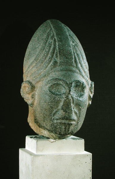 सिरबिल देवता के प्रमुख, जबबिल, उत्तरी सीरिया से, c.1700-1600 ईसा पूर्व (बेसाल्ट) (यह भी देखें) द्वारा सीरियाई सीरियाई