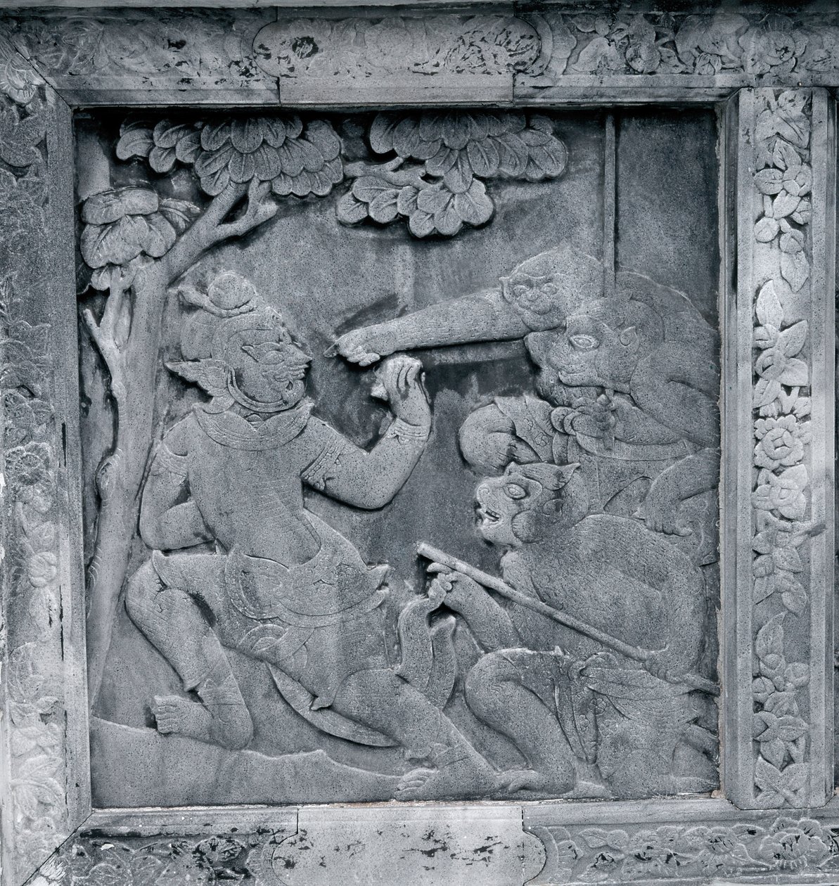 रामाकीन (रामायण) को दर्शाती राहत की एक श्रृंखला द्वारा थाई स्कूल