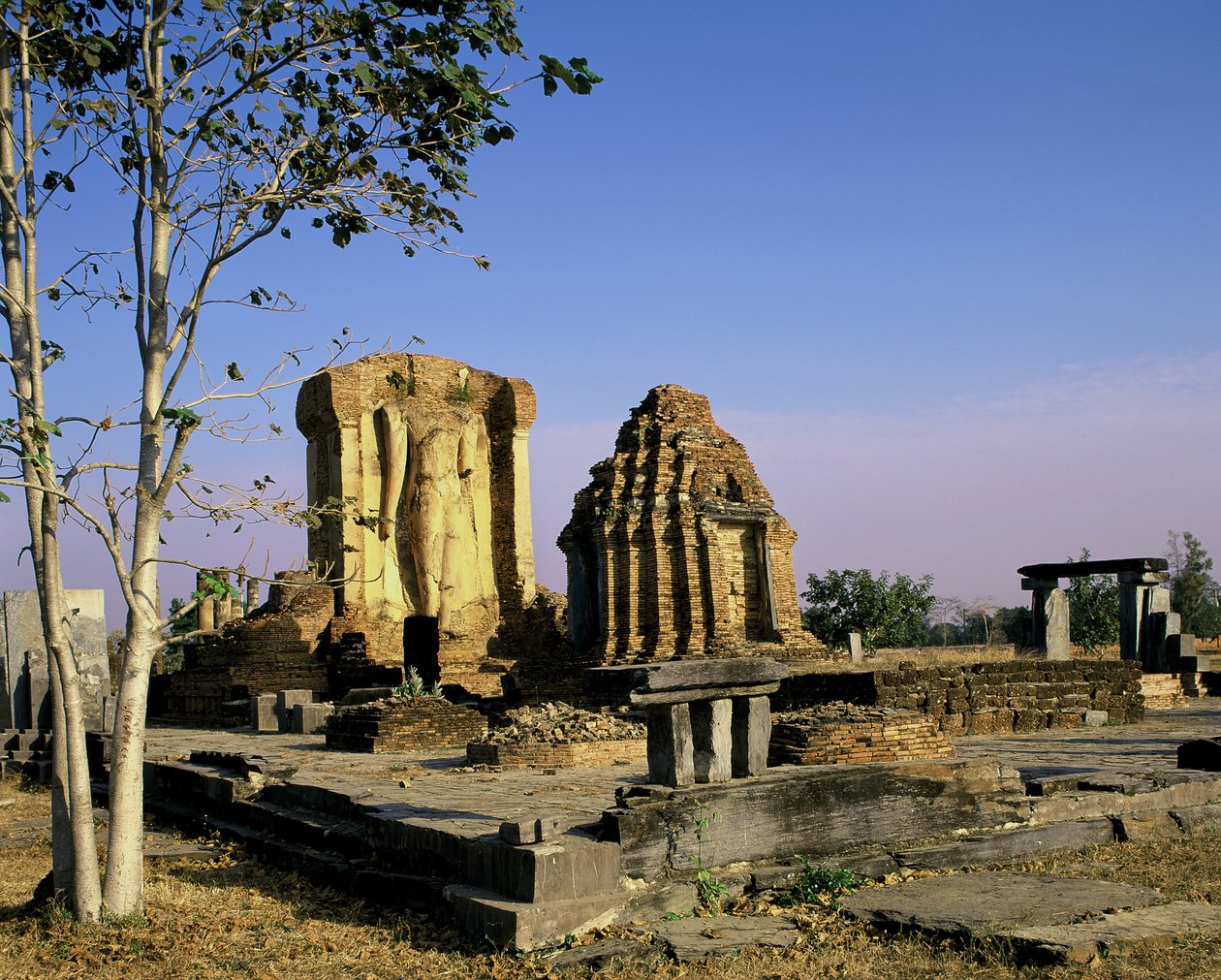 क्या चेतूपन द्वारा थाई स्कूल