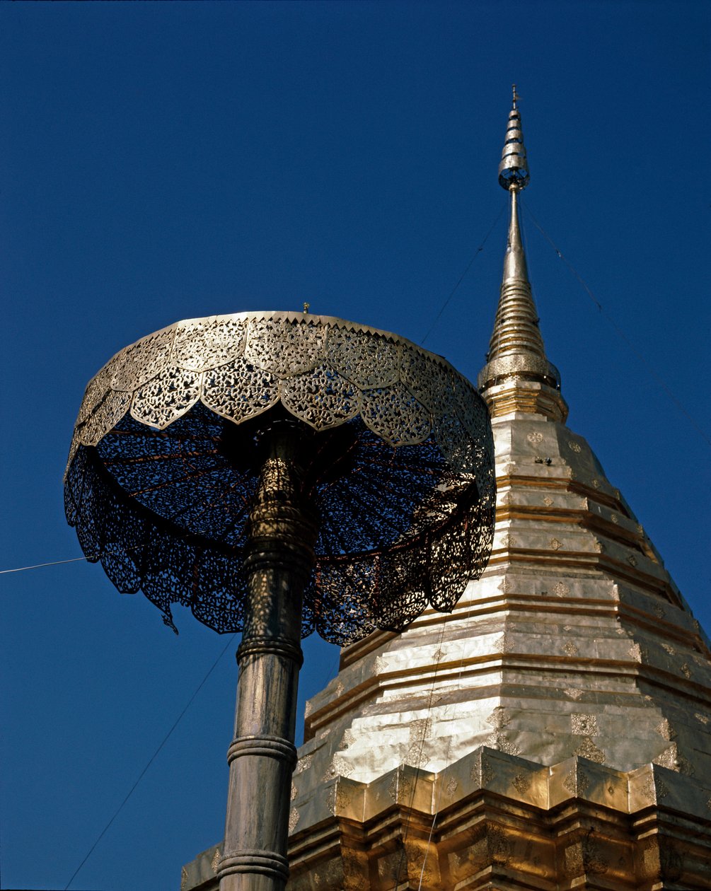 बौद्ध मंदिर का विवरण द्वारा थाई थाई