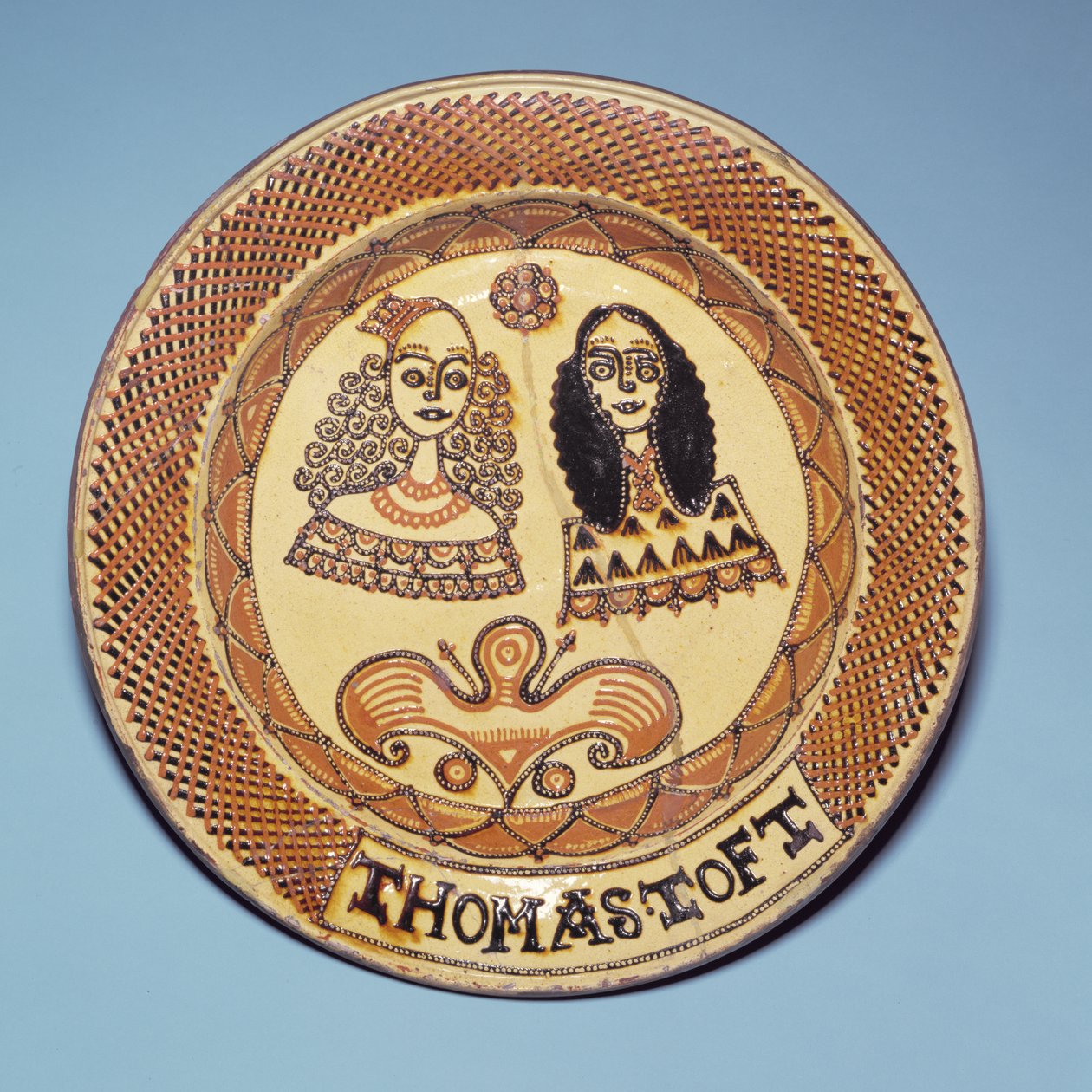 किंग्स द्वितीय (1630-85) और ब्रागांज़ा की रानी कैथरीन (1638-1705) (मिट्टी के बरतन) को दर्शाती स्टैफोर्डशायर प्लेट द्वारा थॉमस टॉफ्ट