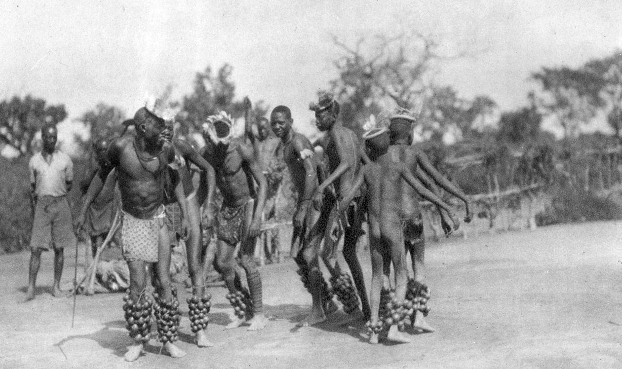 युगांडा के नर्तक, डोडोमा से मोंगला, युगांडा, 1925 1927 द्वारा थॉमस ए। ग्लोवर