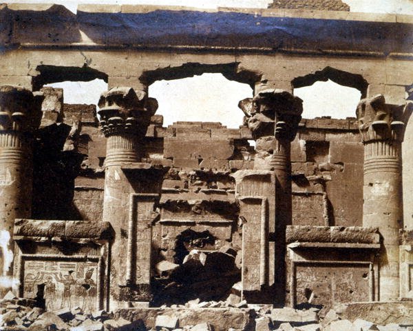 कलाबशा के मंदिर का पोर्टिको, 'प्राचीन मिस्र में 1855 और 1856 में' एल्बम से (एल्ब्यूमेनाइज्ड सॉल्ट प्रिंट) द्वारा थॉमस एचजी फ़र्मर
