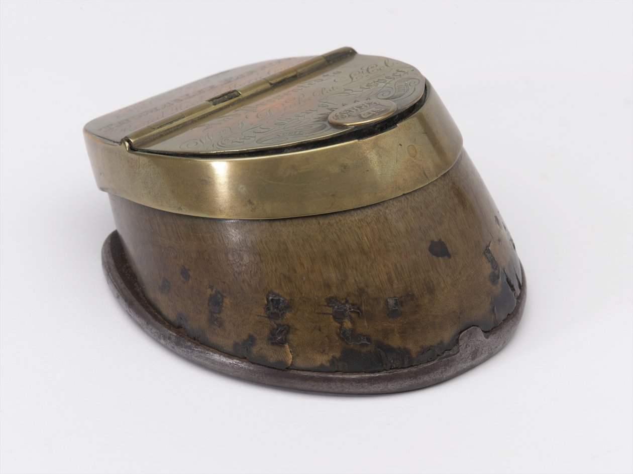 कैप्टन विलियम टायरविट ड्रेक, रॉयल हॉर्स गार्ड्स, c.1829 (इंकवेल, हॉर्स हूफ) से संबंधित हॉर्स खुर इंकवेल द्वारा थॉमस ली