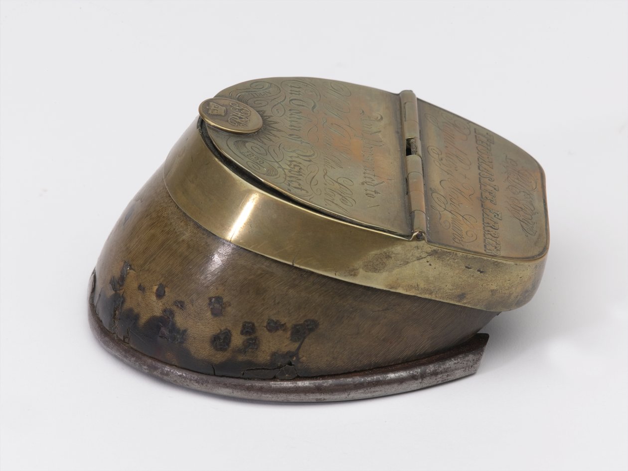कैप्टन विलियम टायरविट ड्रेक, रॉयल हॉर्स गार्ड्स, c.1829 (इंकवेल, हॉर्स हूफ) से संबंधित हॉर्स खुर इंकवेल द्वारा थॉमस ली