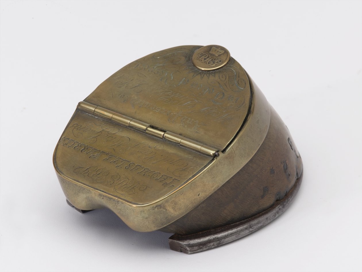 कैप्टन विलियम टायरविट ड्रेक, रॉयल हॉर्स गार्ड्स, c.1829 (इंकवेल, हॉर्स हूफ) से संबंधित हॉर्स खुर इंकवेल द्वारा थॉमस ली