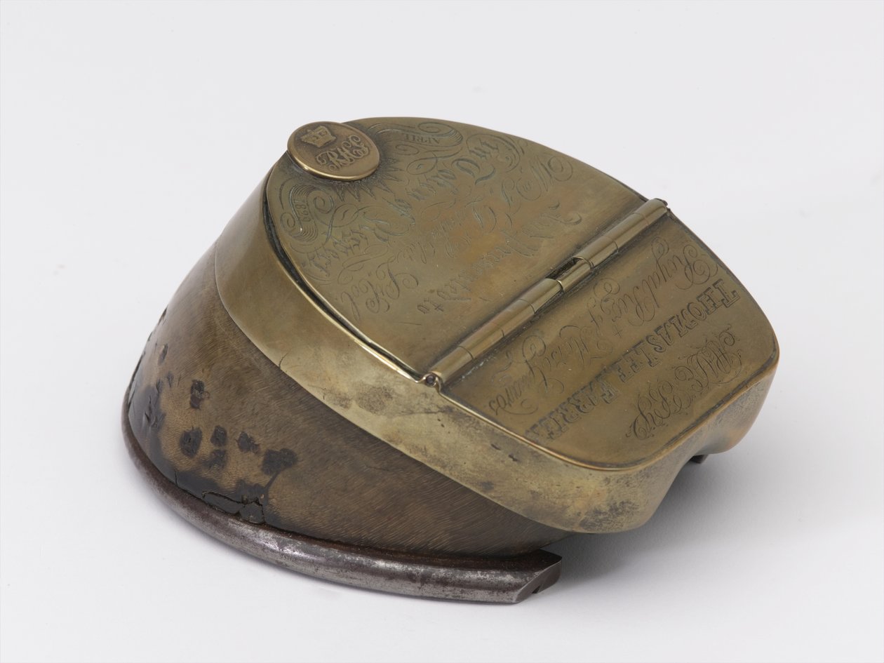 कैप्टन विलियम टायरविट ड्रेक, रॉयल हॉर्स गार्ड्स, c.1829 (इंकवेल, हॉर्स हूफ) से संबंधित हॉर्स होफ इंकवेल द्वारा थॉमस ली