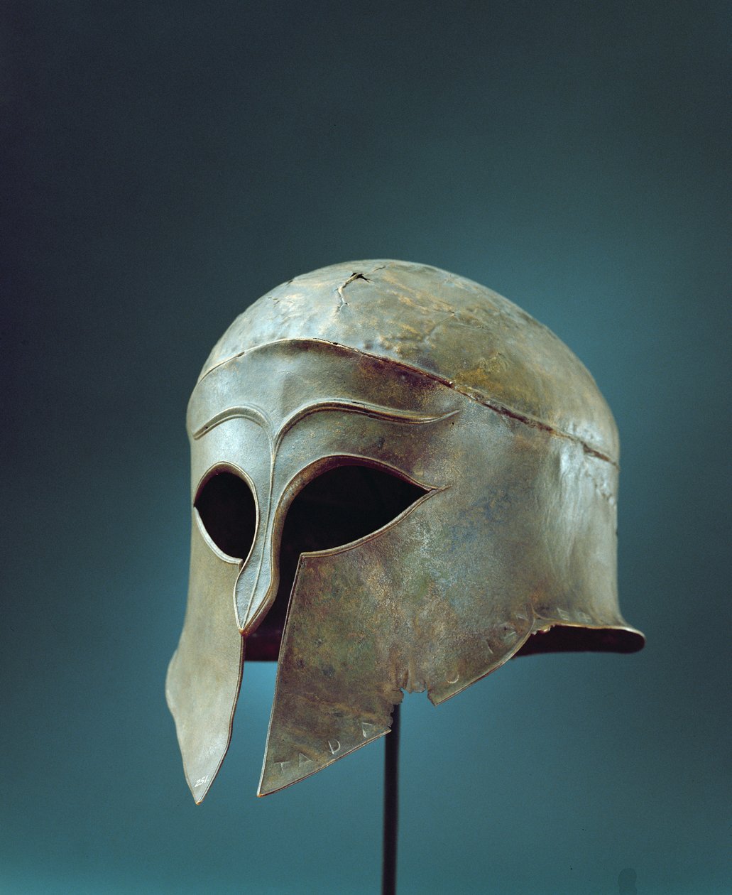 कोरिंथियन स्टाइल हेलमेट (कांस्य) द्वारा Thracian