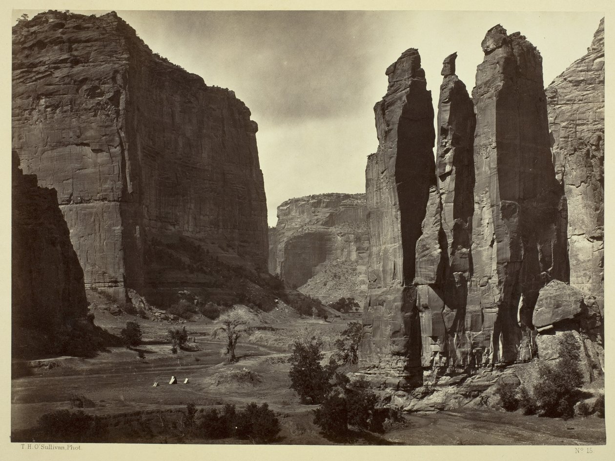 कानोन डे चेल्ले, ग्रैंड कानन की दीवारें, लगभग 1200 फीट, 1873 में द्वारा टिमोथी OSullivan