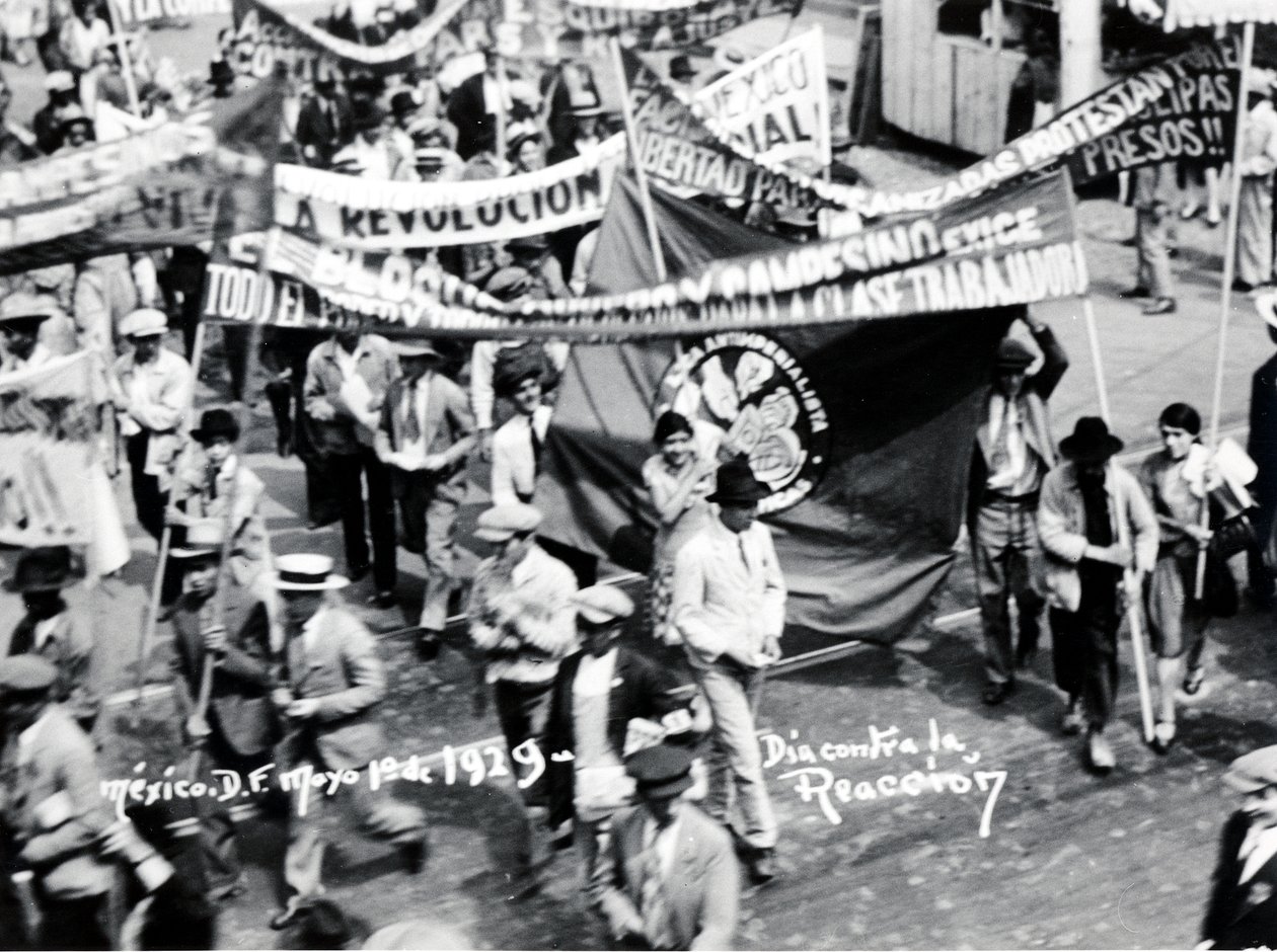 मार्च ऑफ वर्कर्स, मेक्सिको सिटी, मई दिवस 1929 द्वारा टीना मोडोटी