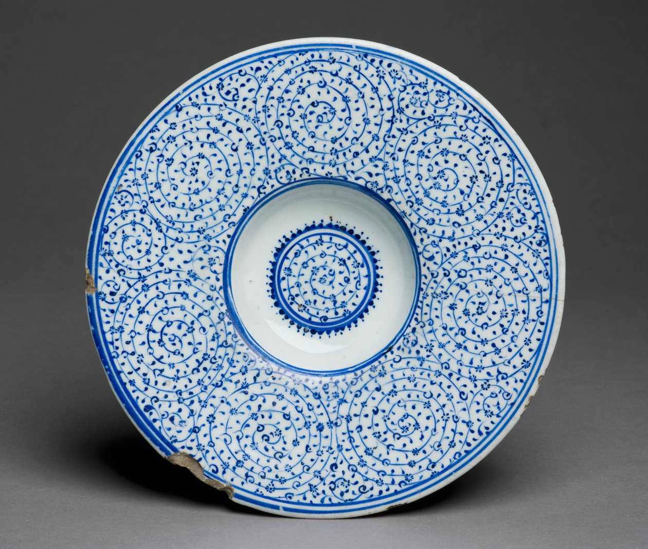 टोंडिनो डिश, इज़्निक गोल्डन हॉर्न वेयर, तुर्की, c.1535-45 (नीले रंग के साथ पत्थर पेस्ट) 88; द्वारा तुर्की स्कूल