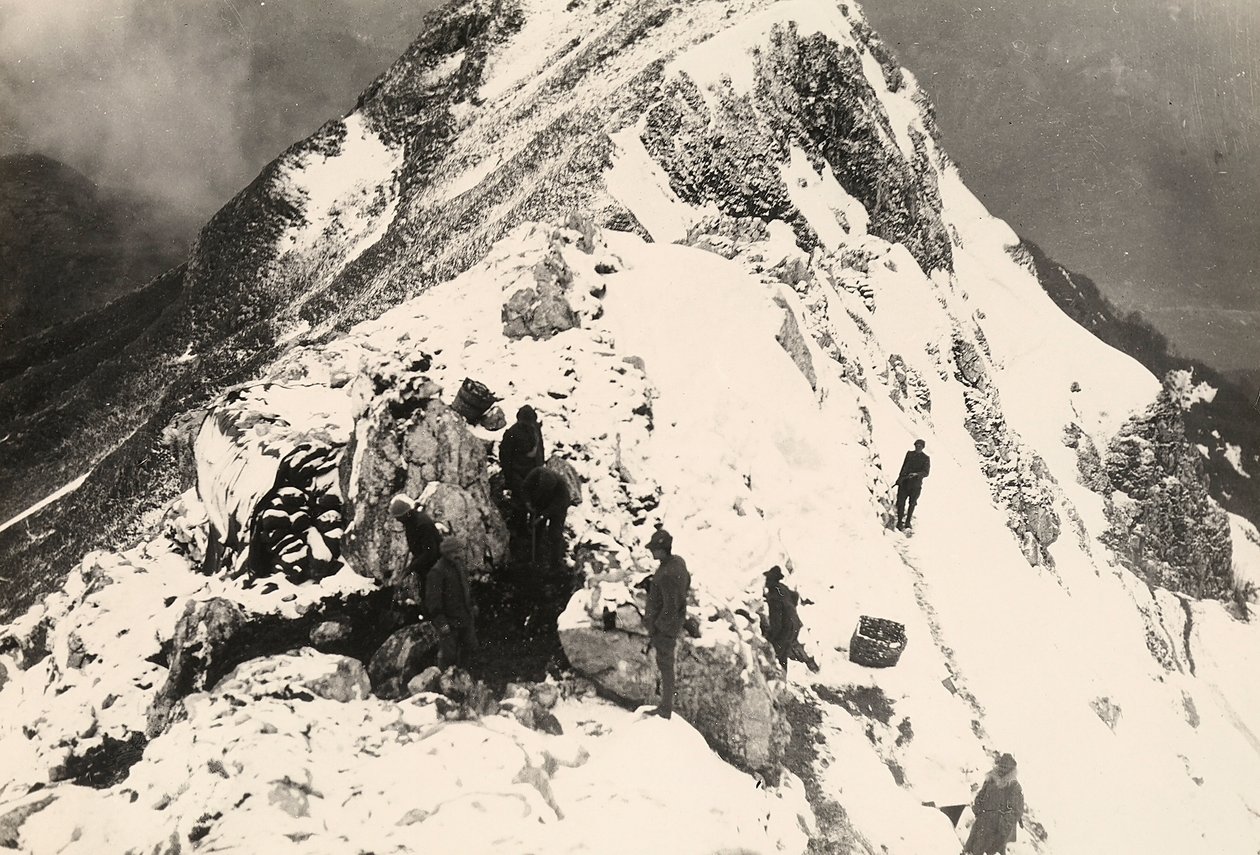  द्वारा उगो ओजेट्टी