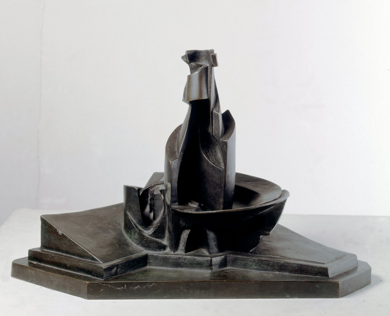 अंतरिक्ष में एक बोतल का विकास (अंतरिक्ष में एक बोतल का विकास) Umberto Boccioni द्वारा कांस्य मूर्तिकला (1882-1916) 1912 मंद: 38.1 सेमी मिलान, म्यूजियो डेल नोवेसेंटो द्वारा अम्बर्टो बोकोनि