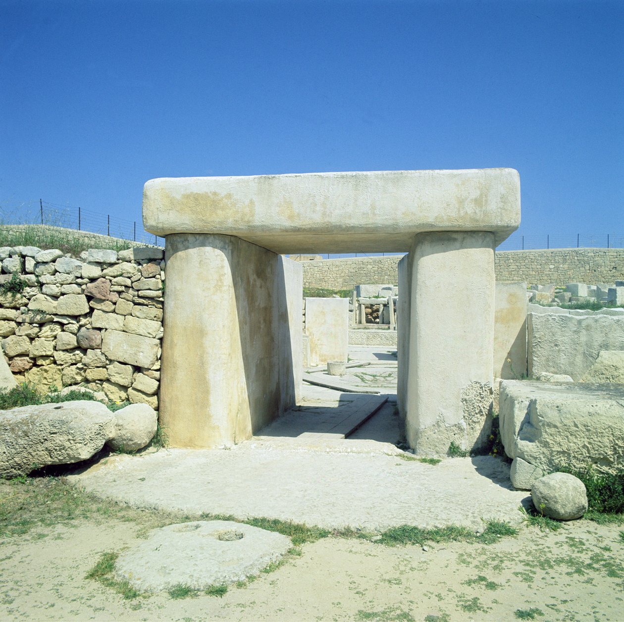 मेगालिथिक मंदिर स्थल, c.3000-c.2500 ई.पू. द्वारा अज्ञात अज्ञात