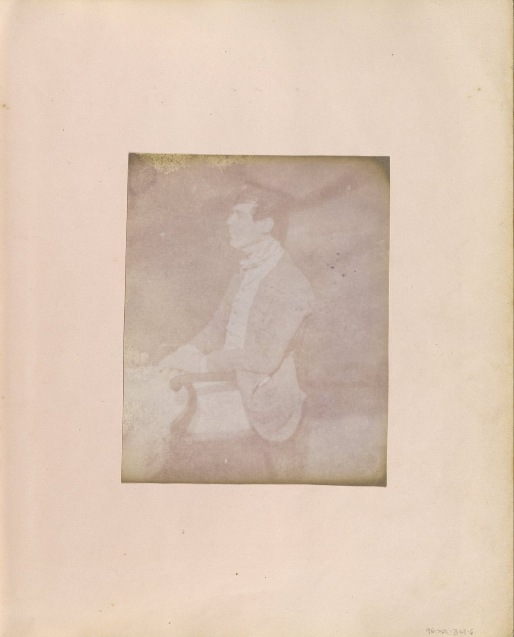 अज्ञात निर्माता, ब्रिटिश, सक्रिय भारत 1843 के बारे में - (पंखदार टोपी में एक बैठा हुआ आदमी का प्रोफ़ाइल चित्र) द्वारा अज्ञात अज्ञात