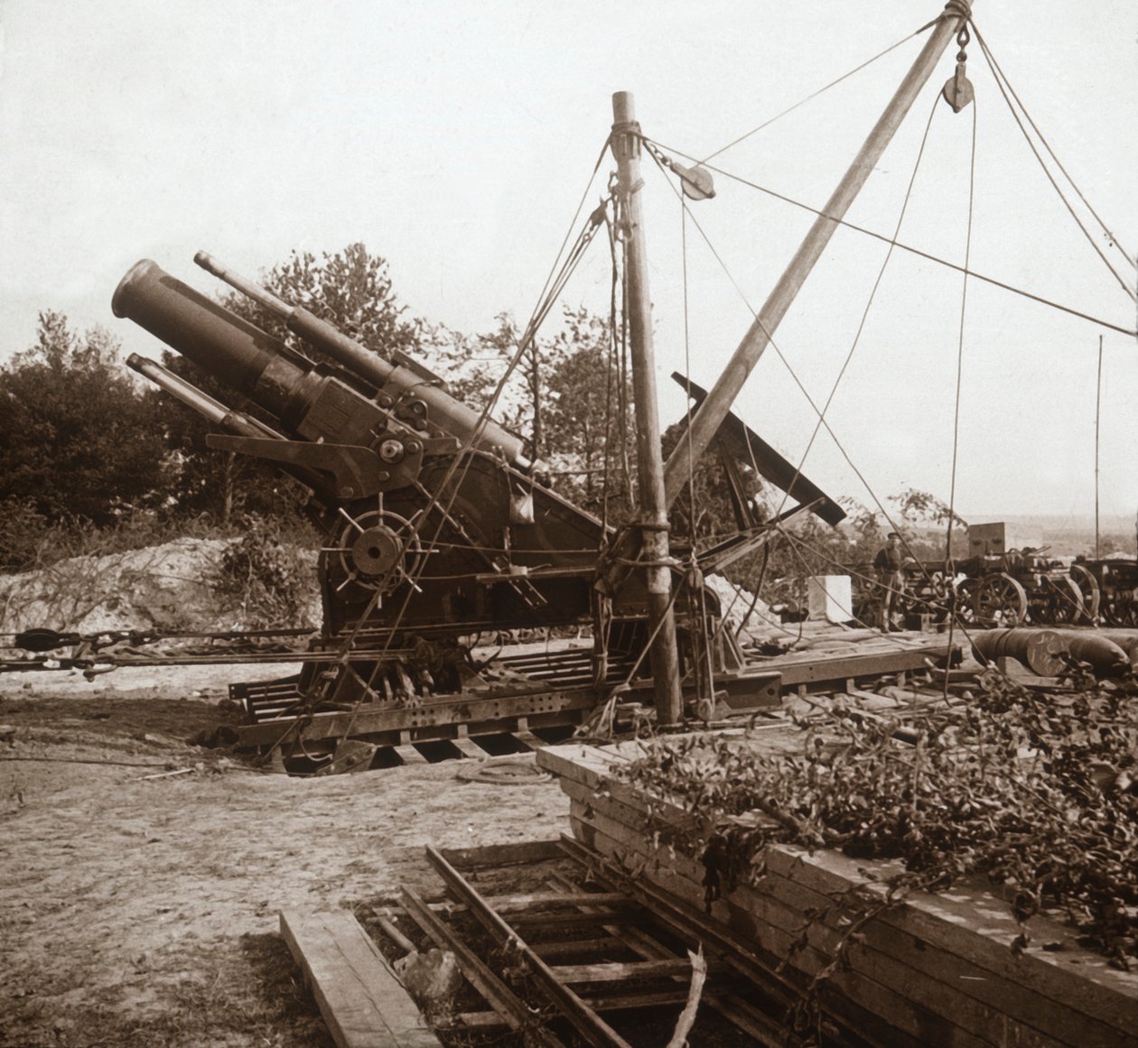 220 मोर्टार, जेनकोर्ट, उत्तरी फ्रांस, c1914-c1918 द्वारा अज्ञात