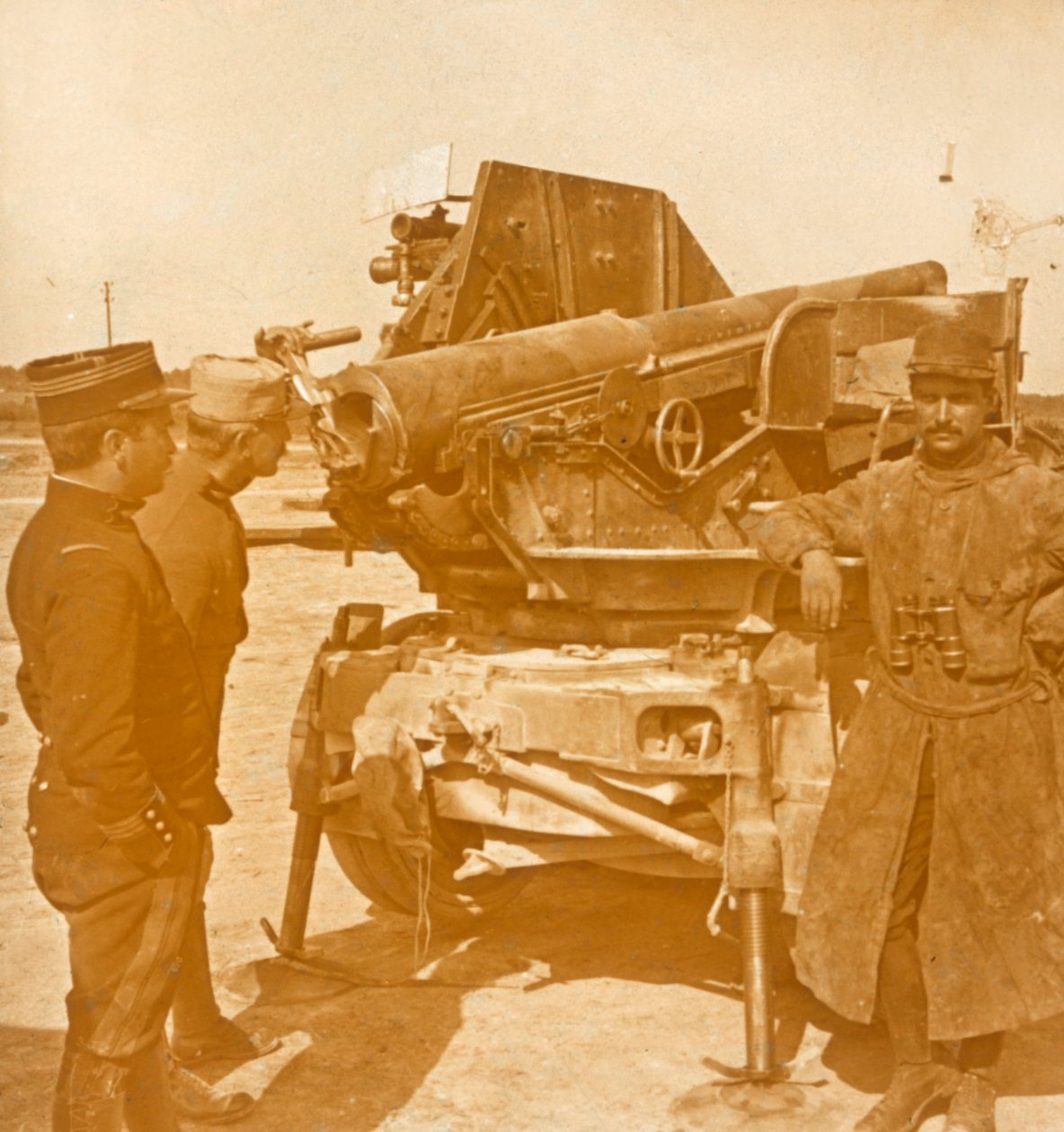 75 स्वचालित विमानभेदी बंदूक, c1914-c1918 द्वारा अज्ञात