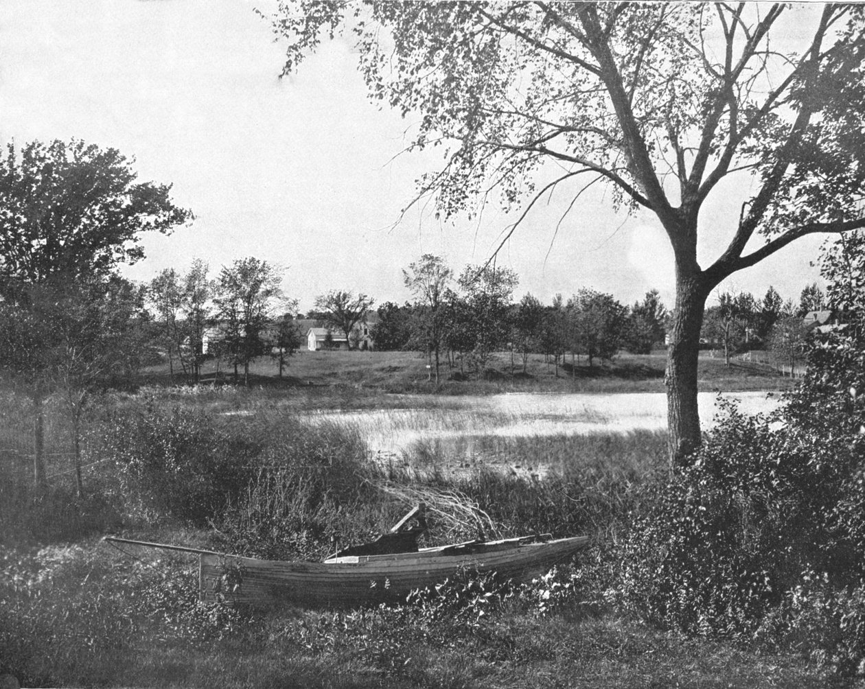ए बे इन लेक ला बेले, ओकोनॉमोवॉक, विस्कॉन्सिन, यूएसए, c1900। द्वारा अज्ञात