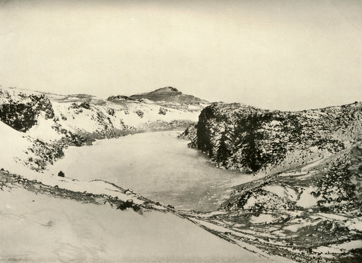 केप बार्ने के पास एक मीठे पानी की झील, c1908, 1909। द्वारा अज्ञात