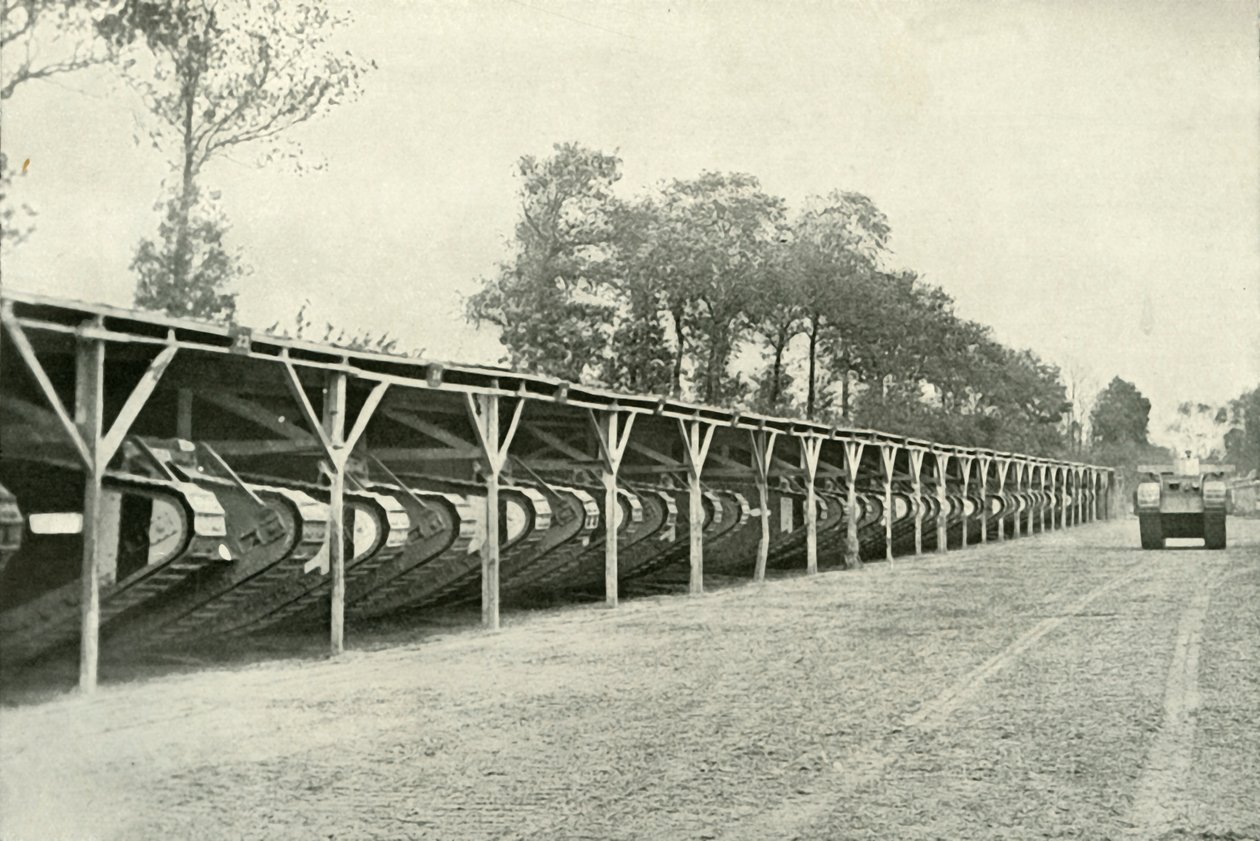 फ्रंट लाइन, 1919 के ठीक पीछे ब्रिटिश टैंकों का एक पार्क। द्वारा अज्ञात