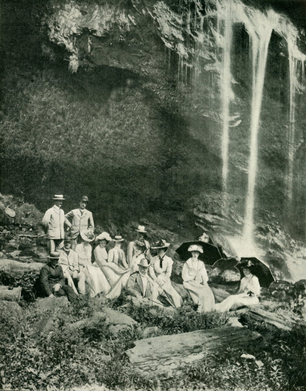 सर ए मोलोनी एंड पार्टी, 1902 के साथ माराकस फॉल्स, त्रिनिदाद में एक पिकनिक पार्टी। द्वारा अज्ञात