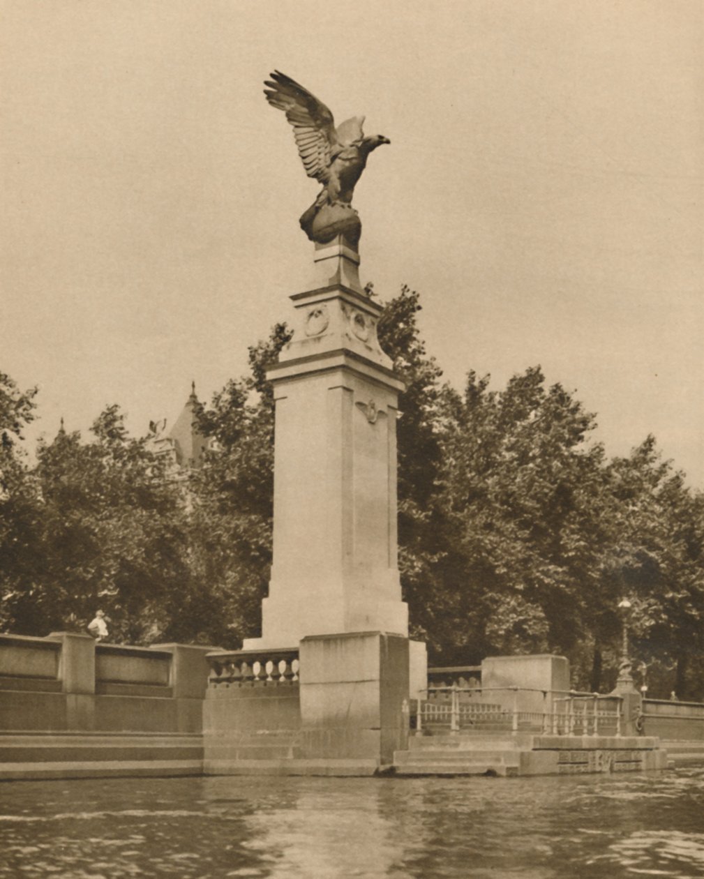 एक रोमन ईगल फेटली द फ्लाइंग मेन ऑफ़ द ग्रेट वॉर, c1935। द्वारा अज्ञात