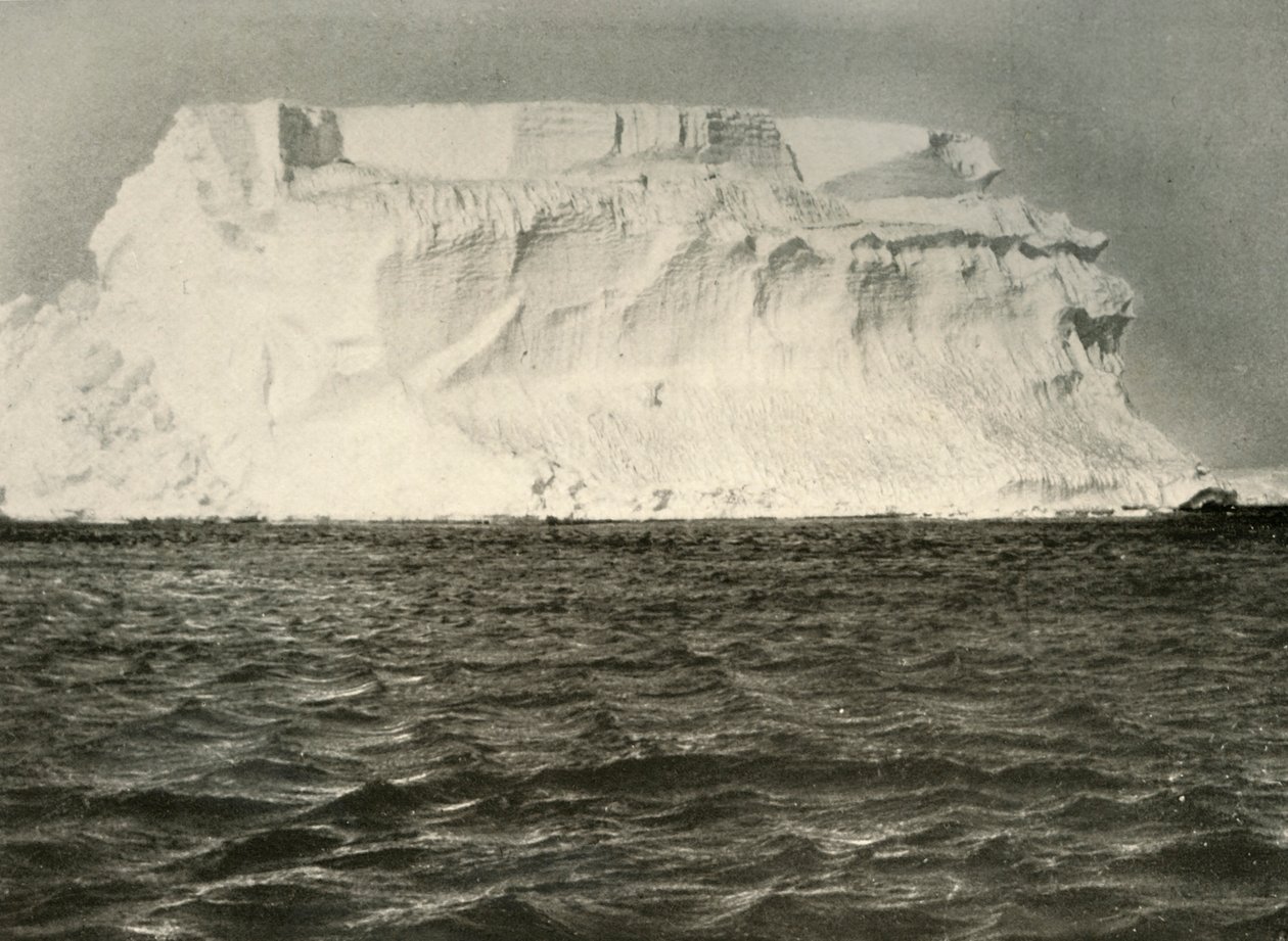 ठेठ अंटार्कटिक फॉर्म का एक टेबुलर बर्ग, c1908, 1909 द्वारा अज्ञात