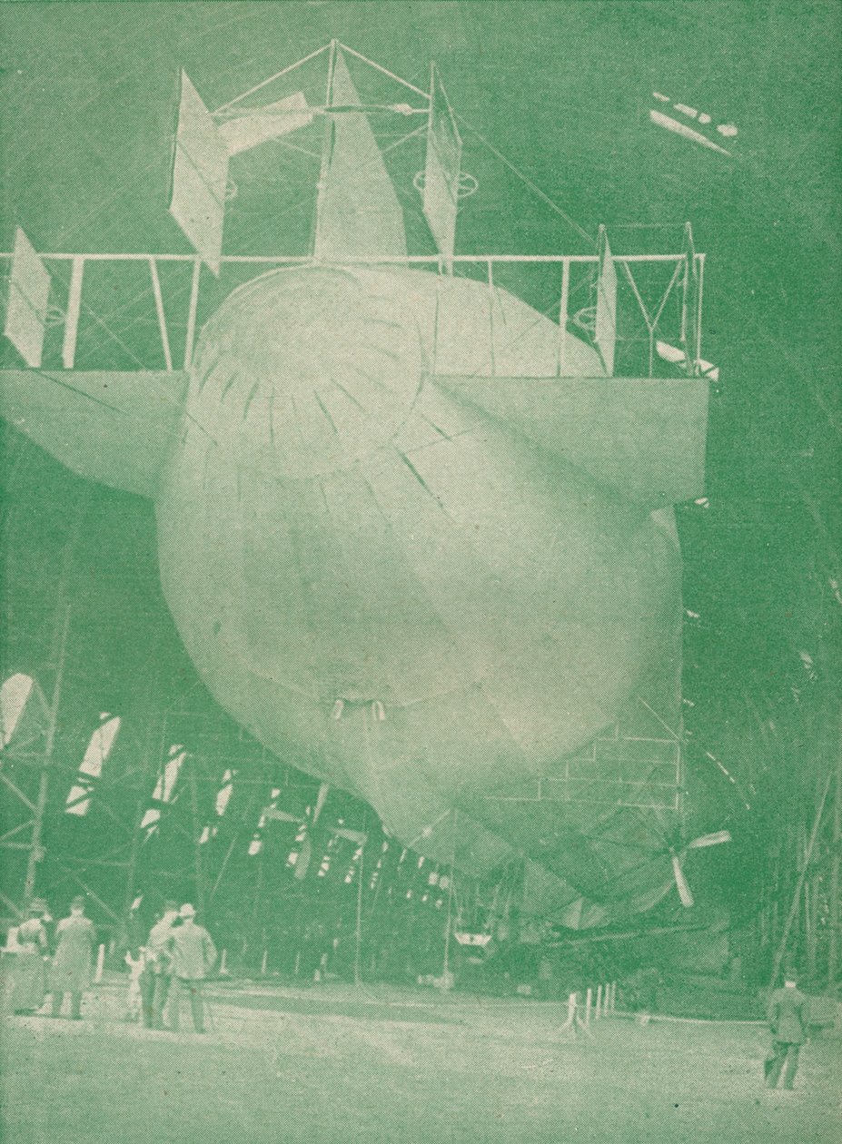 घर पर एक ज़ेपेलिन, c1917 1919 द्वारा अज्ञात