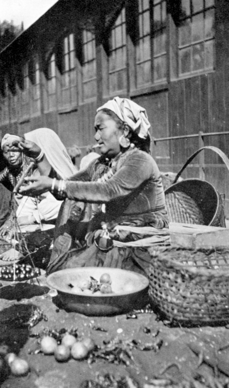 दार्जिलिंग, पश्चिम बंगाल, भारत में एक बाजार, c1910 द्वारा अज्ञात