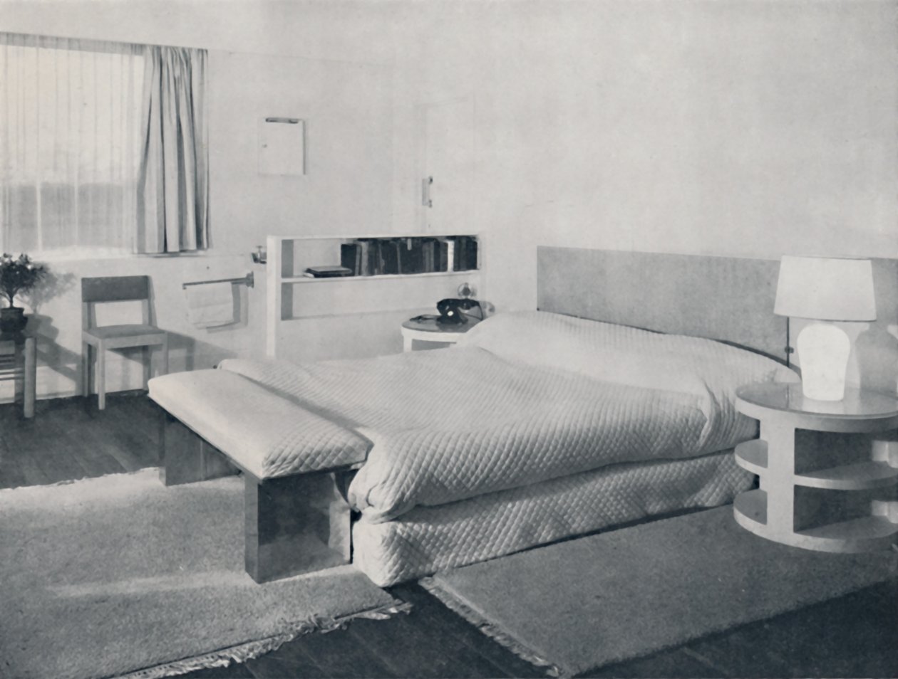 डंकन मिलर, लंदन, 1936 द्वारा एक देश के घर में एक बेडरूम द्वारा अज्ञात