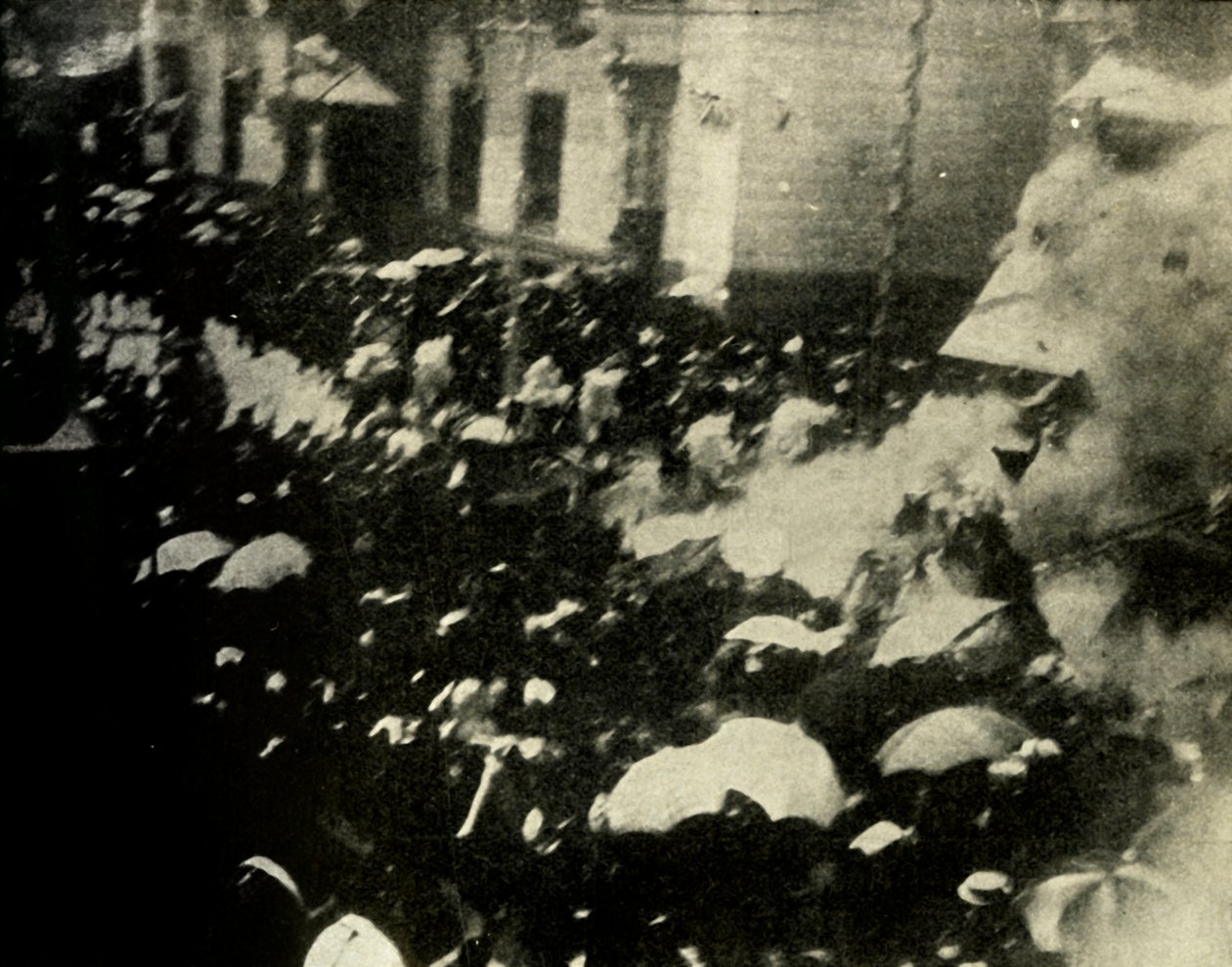 स्पेन के राजा और रानी, मैड्रिड, 1906, 1910 की शादी के दिन एक बम विस्फोट हुआ। द्वारा अज्ञात