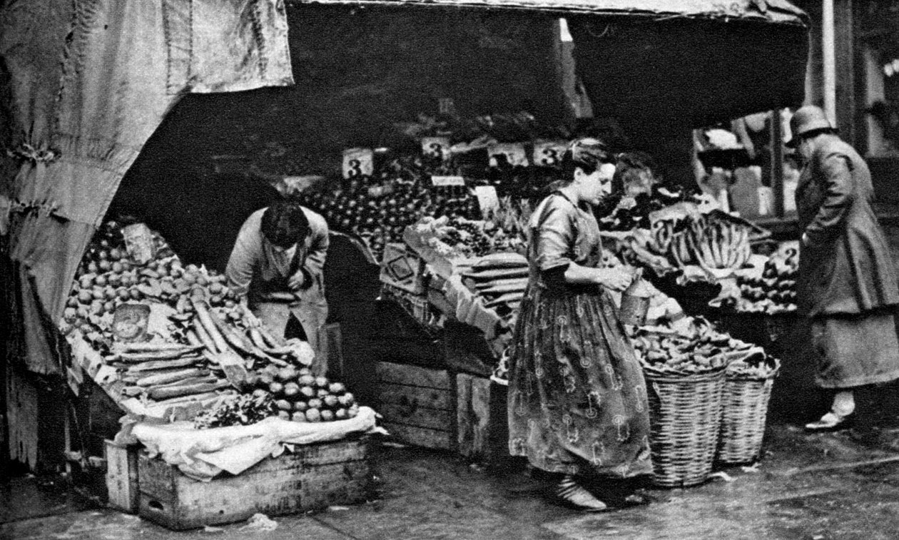 1926-1927, लंदन के कमर्शियल रोड का एक ग्रेंग्रोसर द्वारा अज्ञात