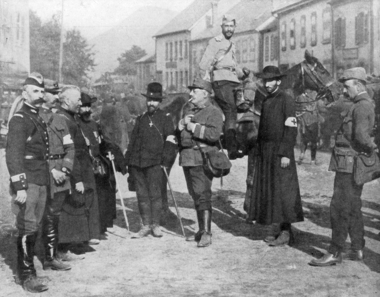 प्रथम विश्व युद्ध, 1914 में सैन्य रथों का एक समूह द्वारा अज्ञात