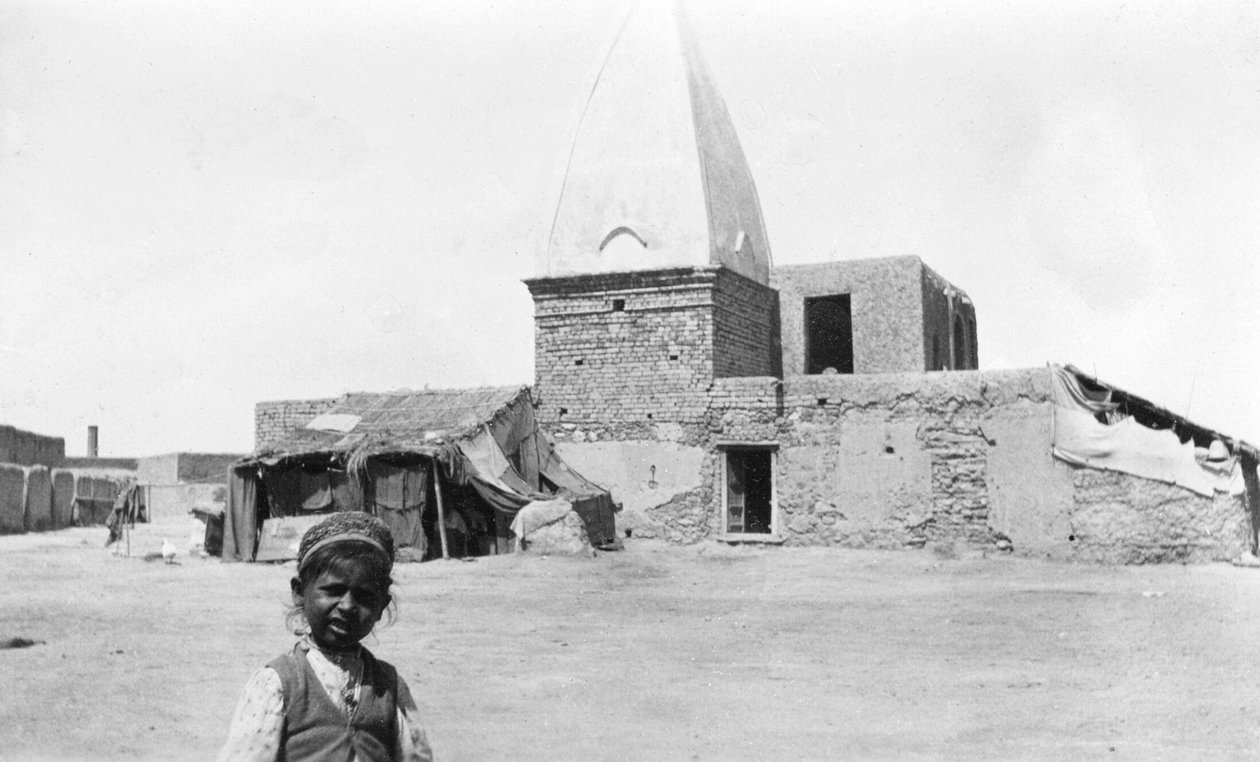 भारत के नौशेरा में एक मंदिर, 1916-1917 द्वारा अज्ञात
